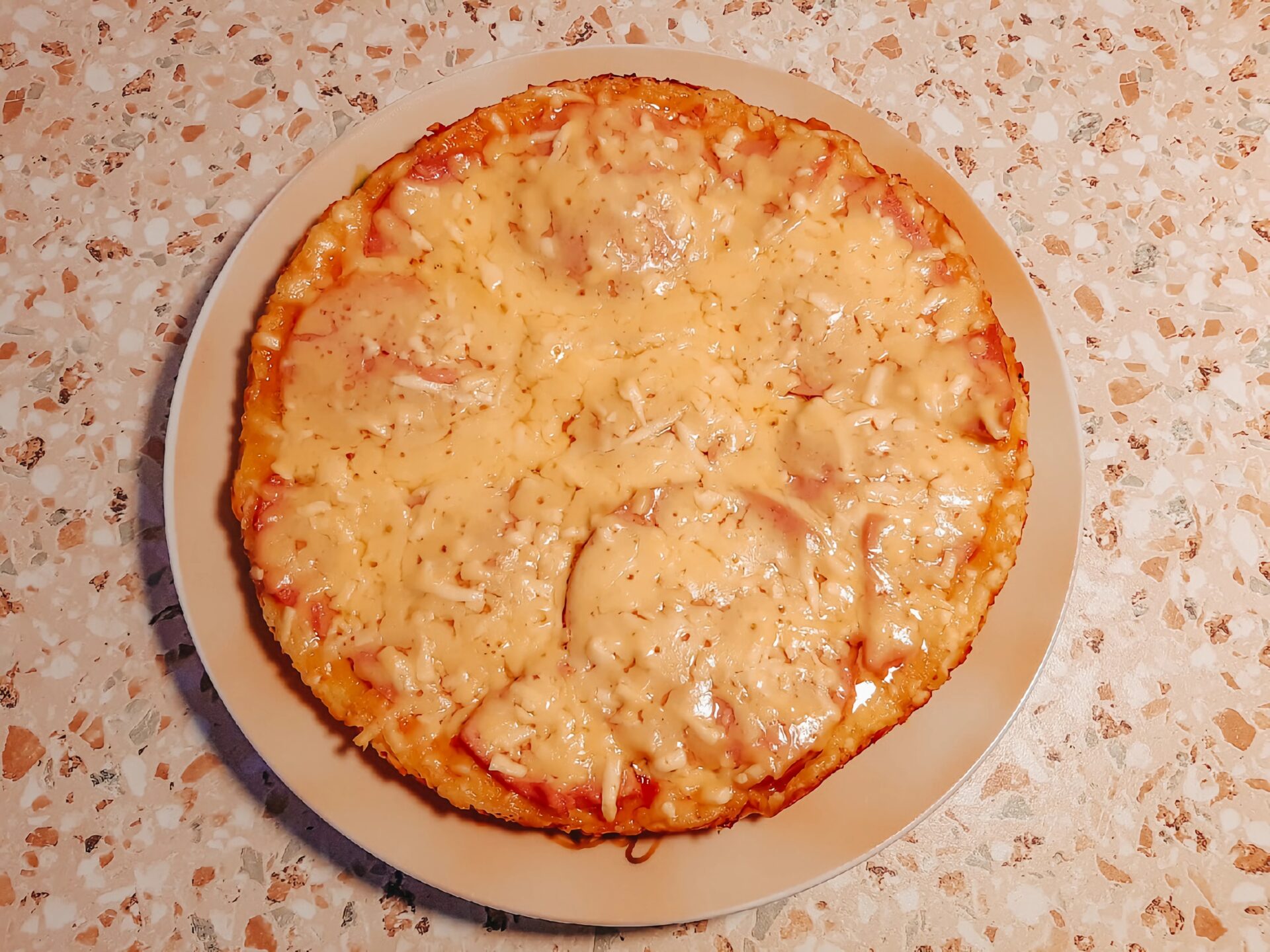 Pizza la tigaie cu smantana si maioneza poza