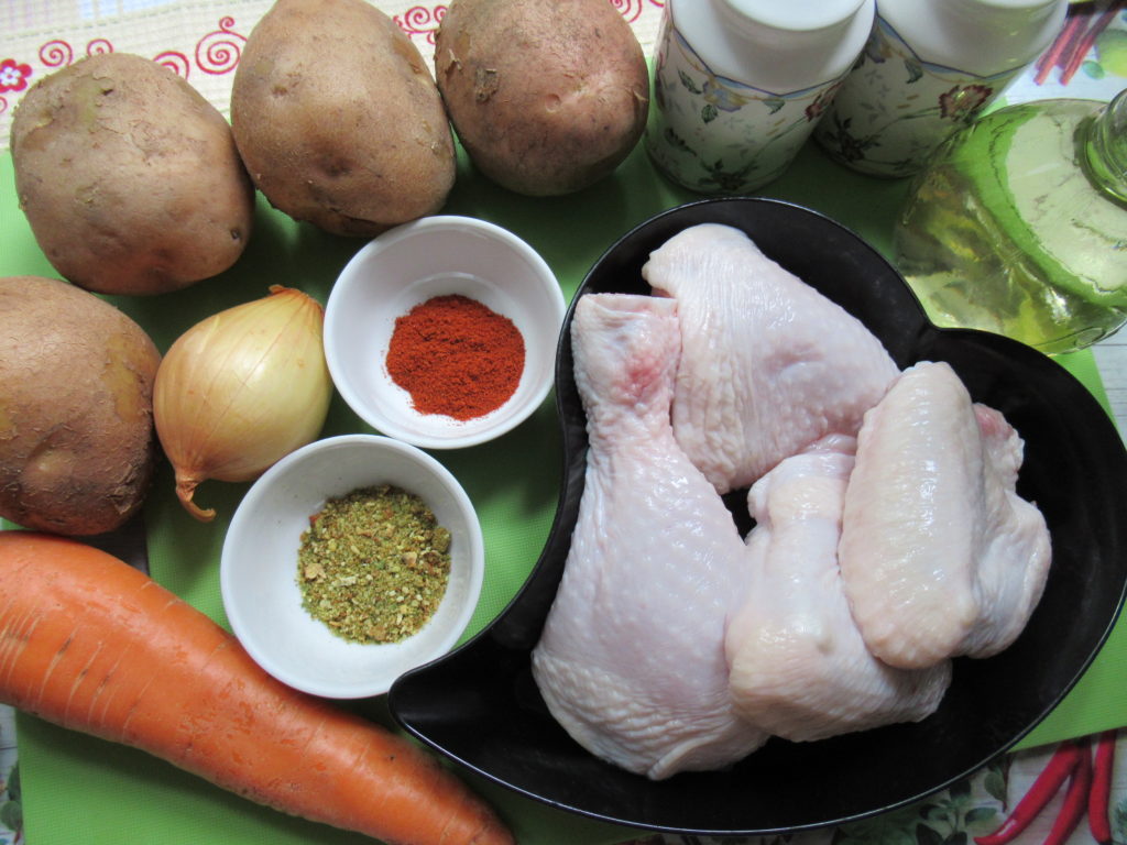 Cartofi înăbușiți cu pui ingrediente