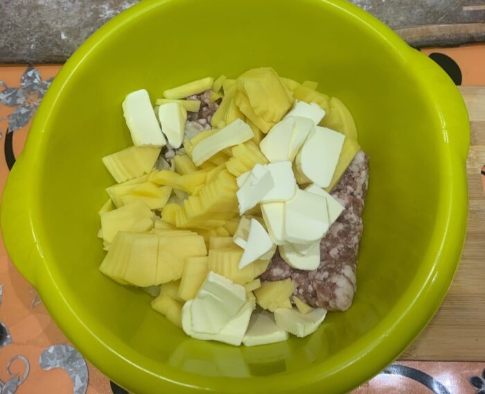 Se adaugă untul