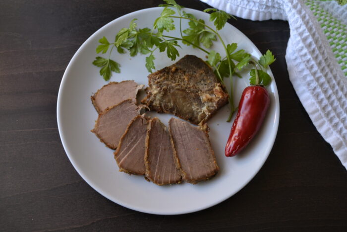 Carne de vita marinata in sos de mustar la cuptor