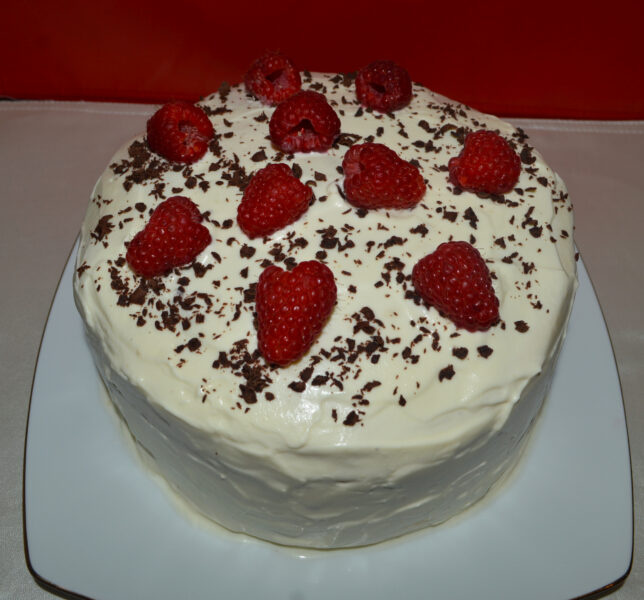 Tort cu zmeura Fetita de Lapte