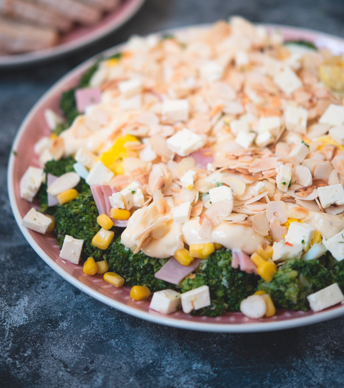 Reteta salata de broccoli cu branza feta rapida