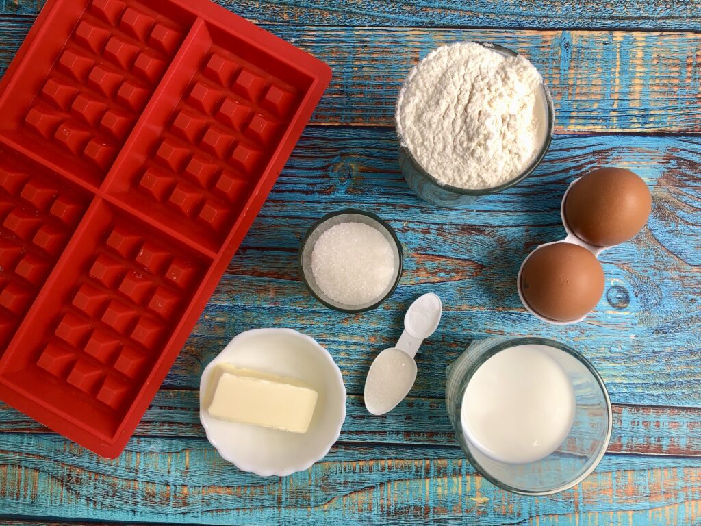Vafe de Viena cu lapte în cuptor într-o formă de silicon poza ingrediente