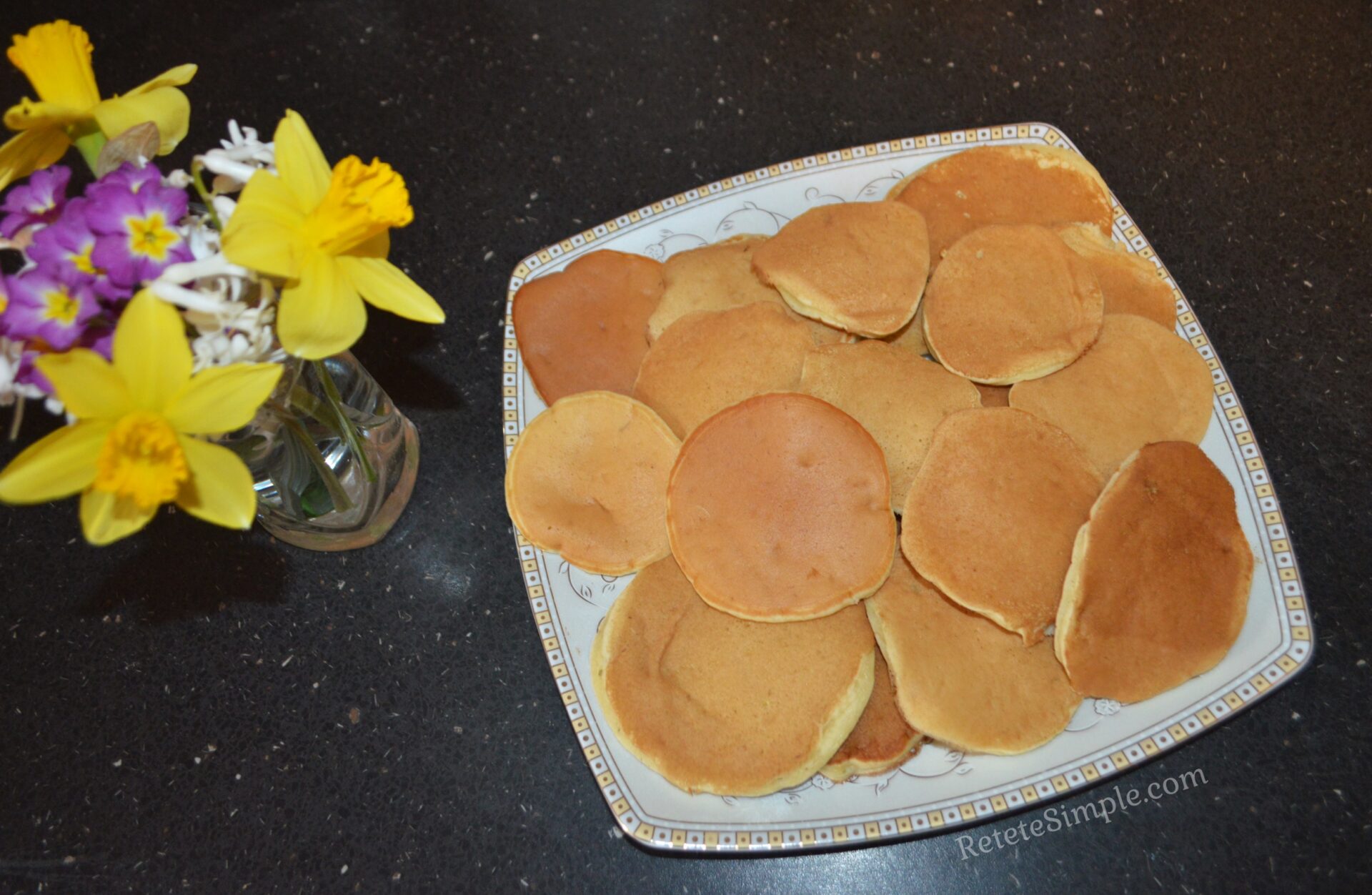 Clatite americane (Pancakes) cu chefir poza
