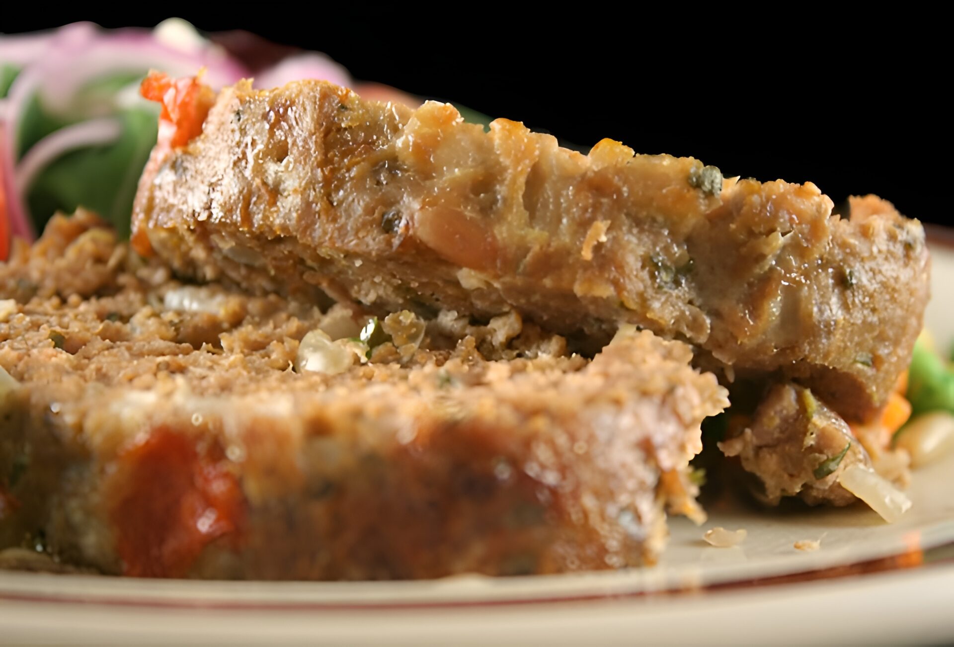 Ruladă de carne tocată cu legume poza