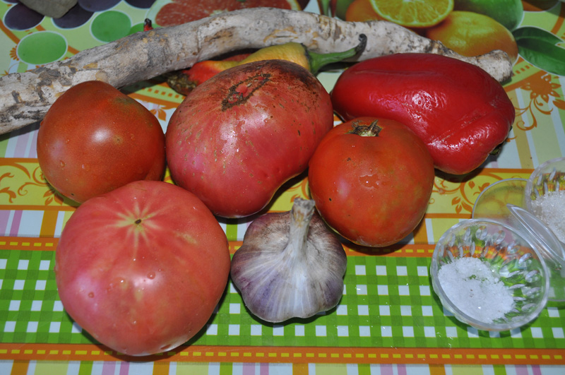 Adjica fara fierbere ingrediente