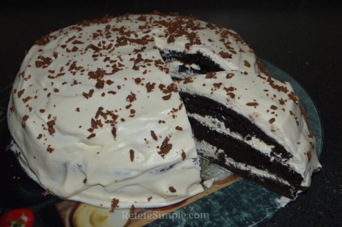 Tort de ciocolata cu crema de smantana poza