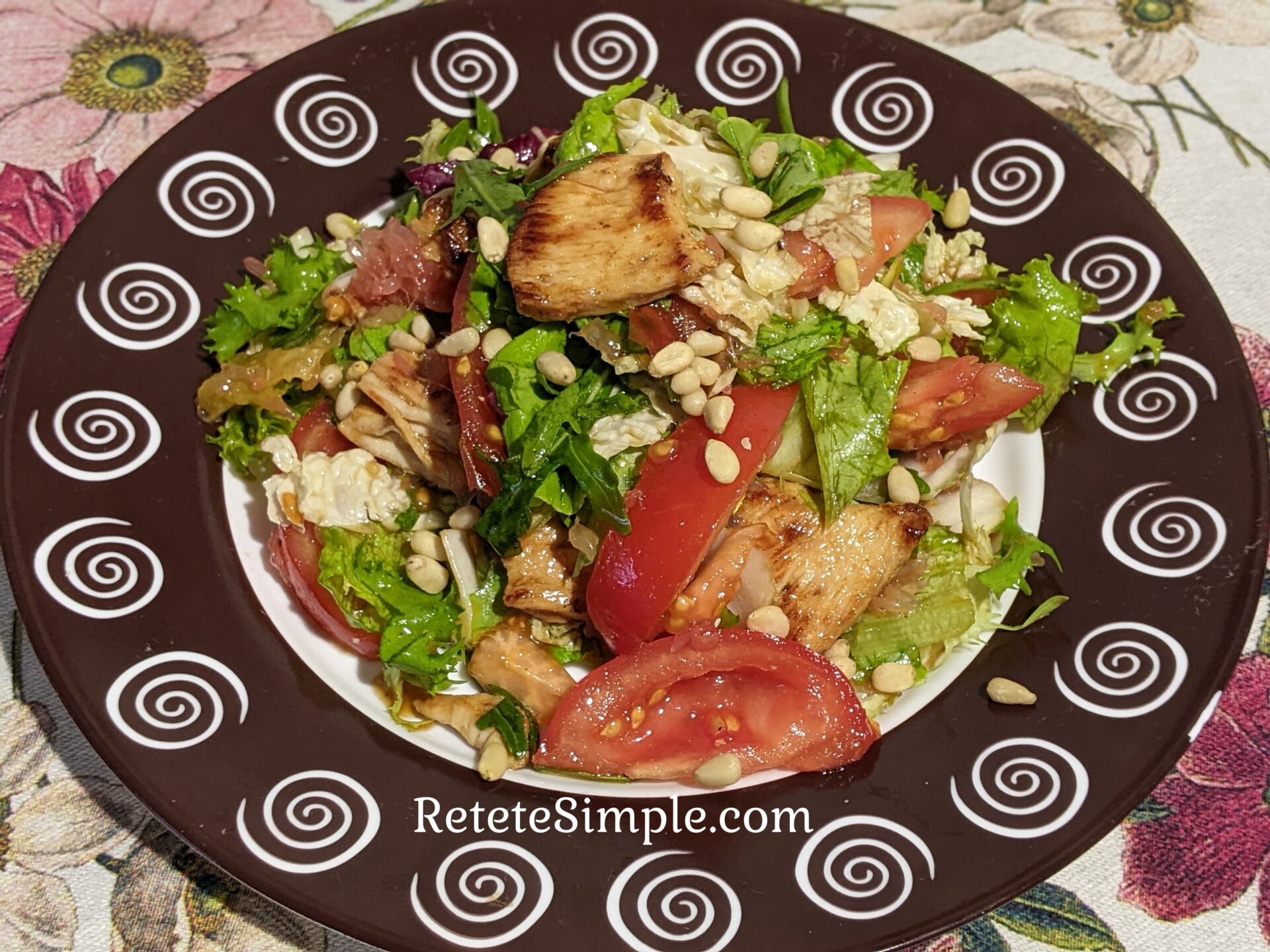 Salata cu piept de pui si legume