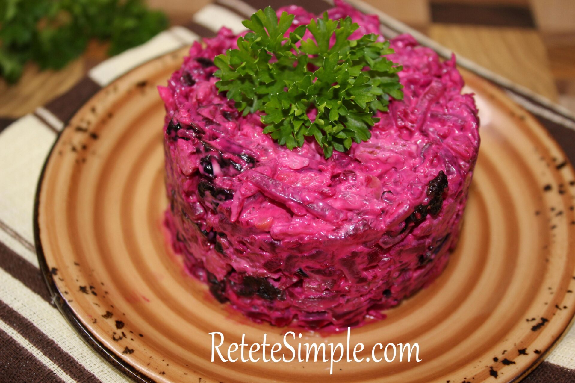 Salata de sfecla rosie cu nuci