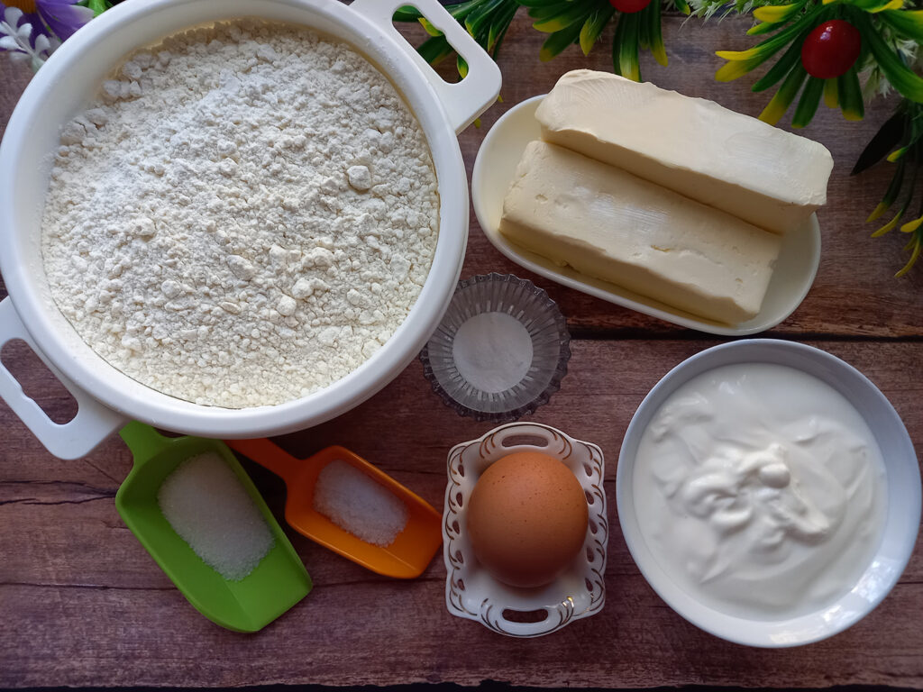 Aluat cu margarina si smantana ingrediente