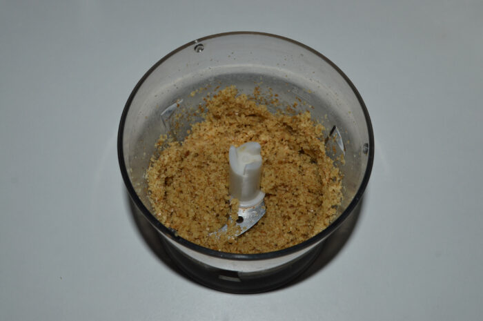 Tocati nucile intr-un blender