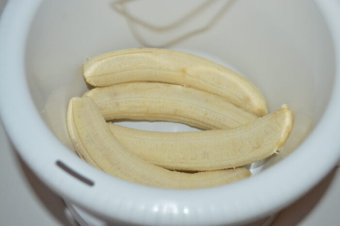 Curatati de coaja bananele