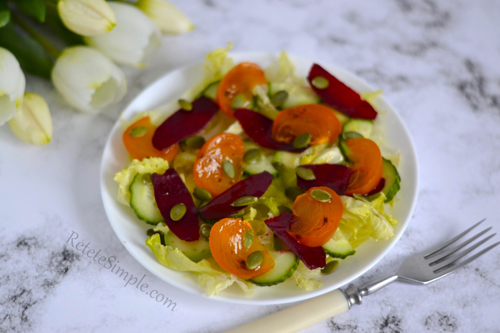 Salata cu kaki, avocado si sfecla rosie poza