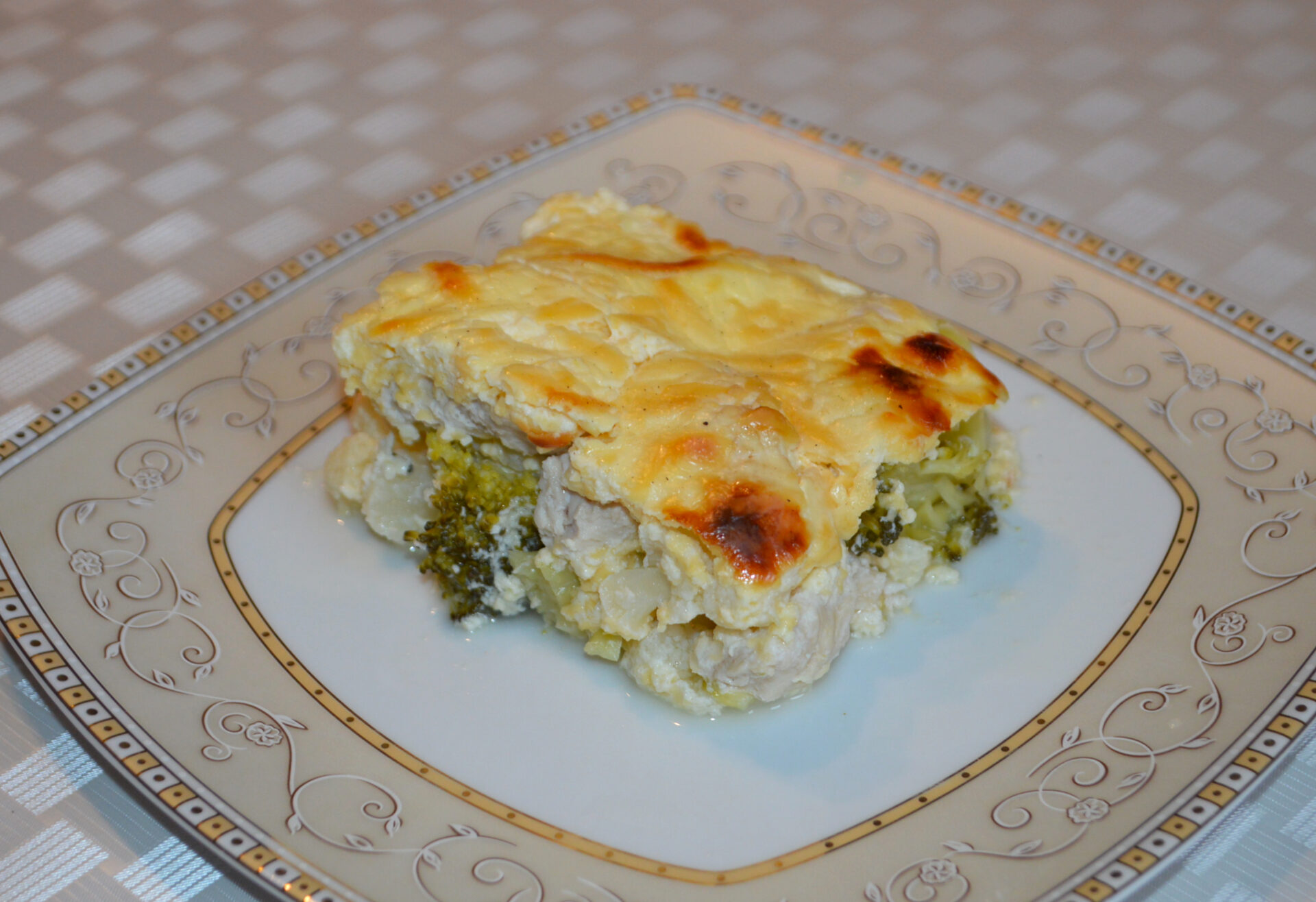 Caserola de broccoli si conopida cu pui la cuptor