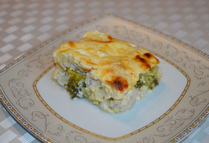 Caserola de broccoli si conopida cu pui la cuptor