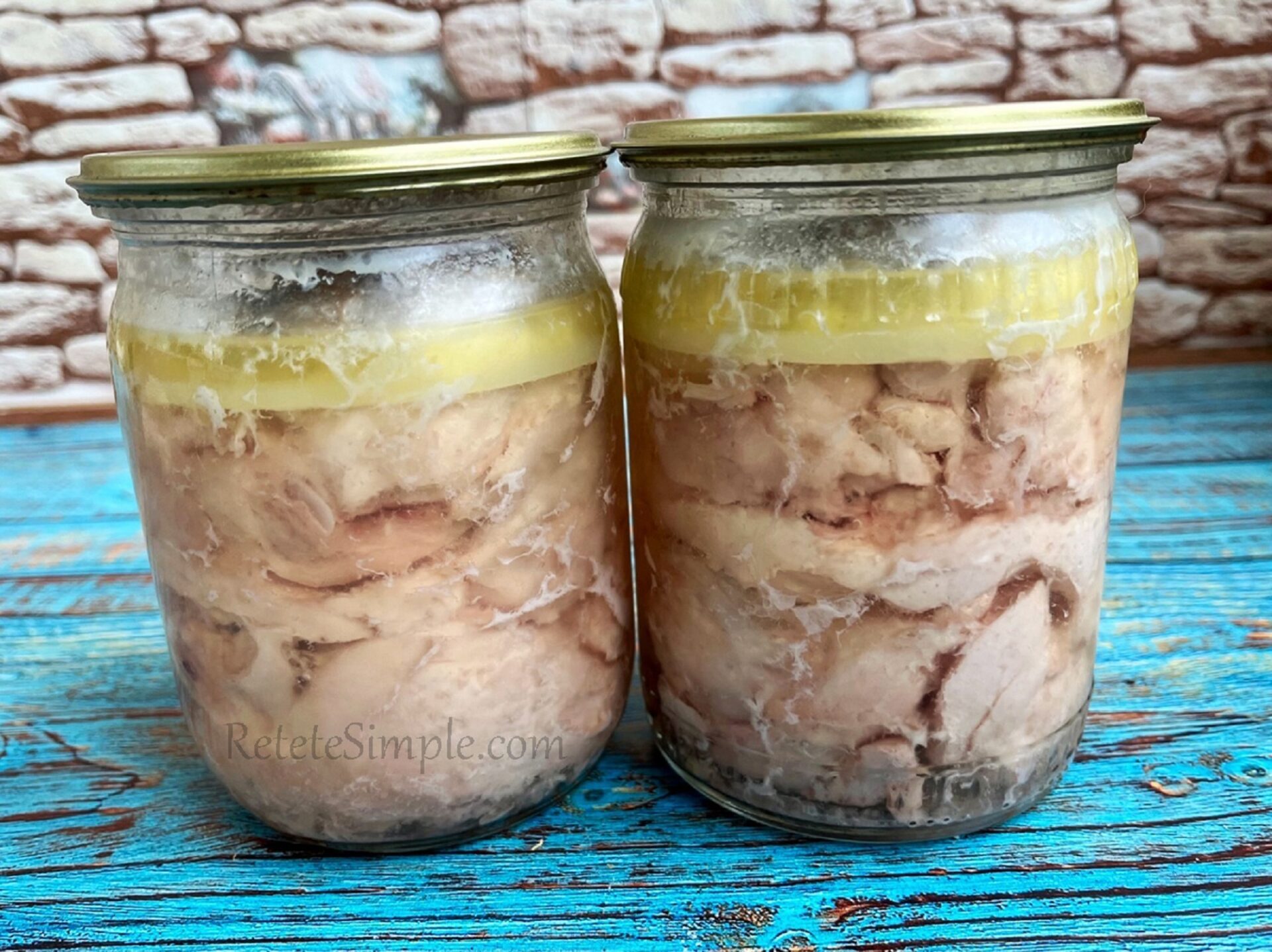Carne de pui la borcan in suc propriu