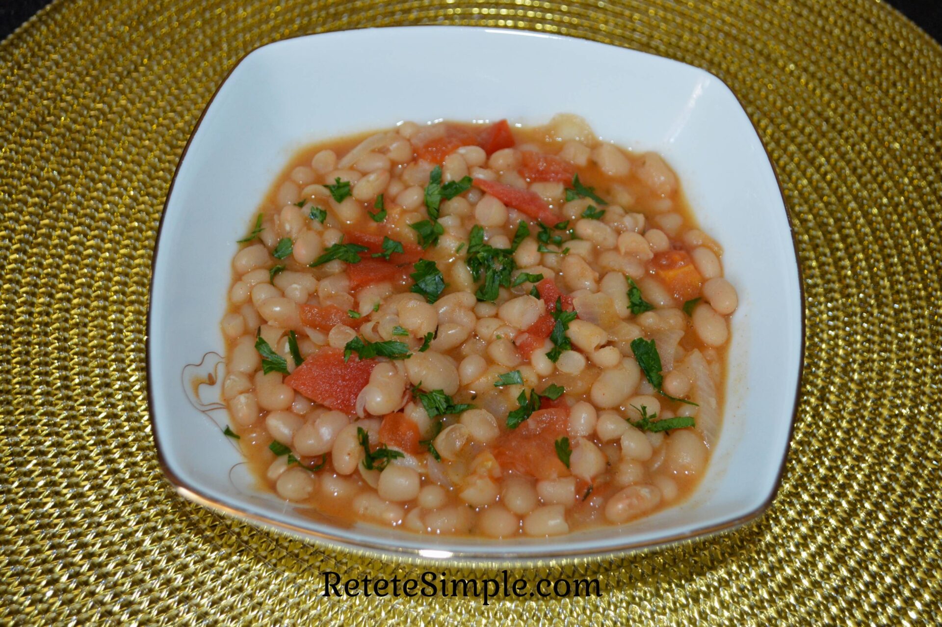 Mancare de fasole cu legume poza