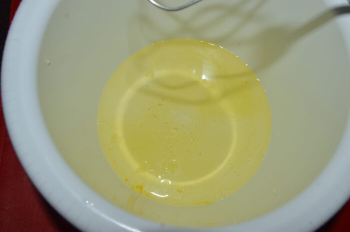 А яичные белки — в другую