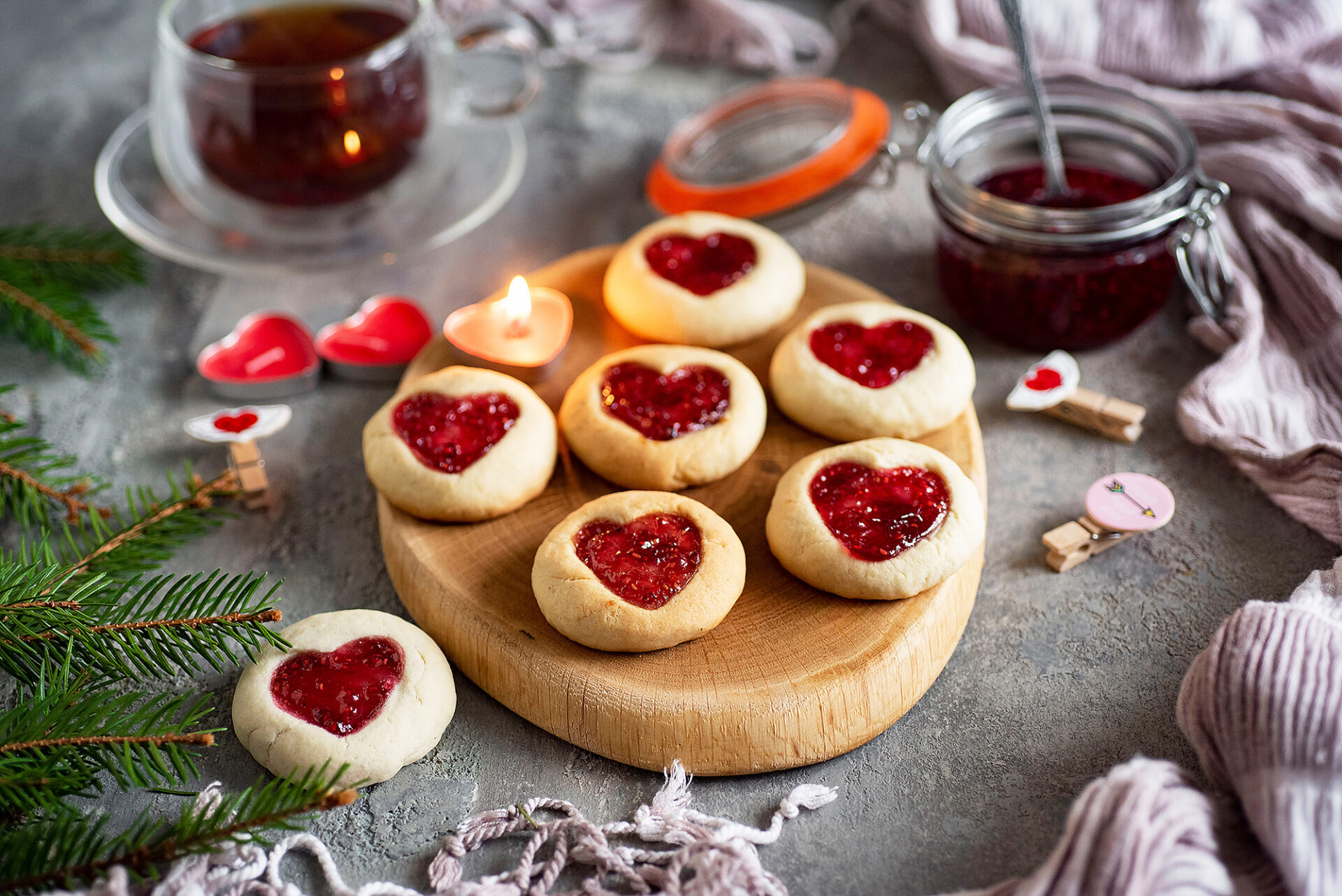 Печенье с малиновым джемом