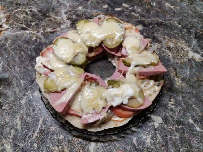 Pizza foarte rapida si gustoasa este gata