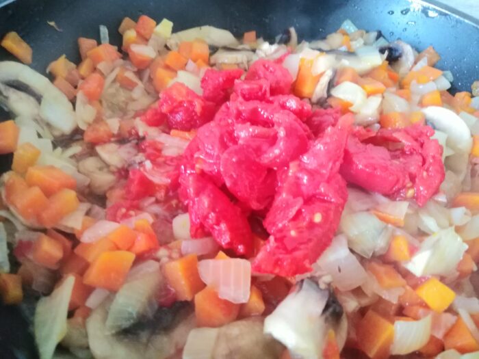 Roșiile murate se decojesc