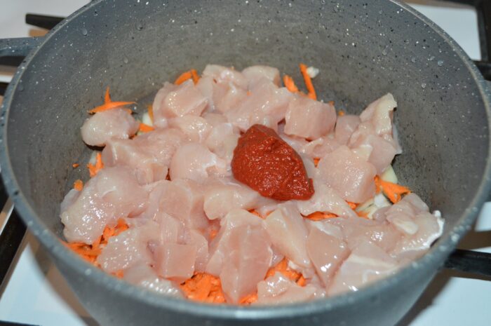Adaugati pasta de tomate