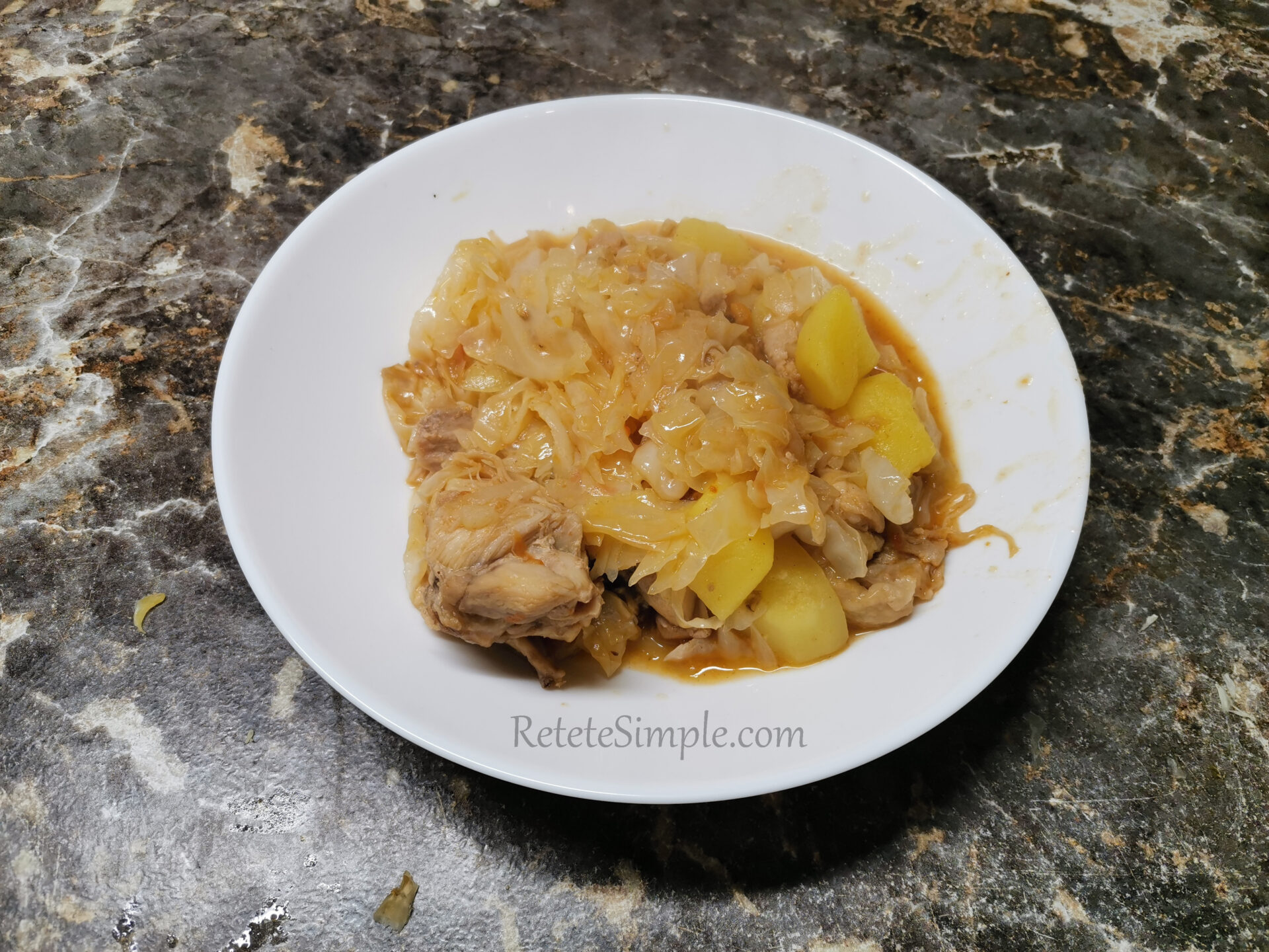 Тушеная курица с капустой и картошкой фото