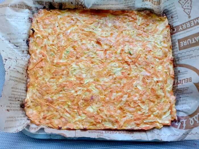 Preincalziti cuptorul la 180° si introduceti tava