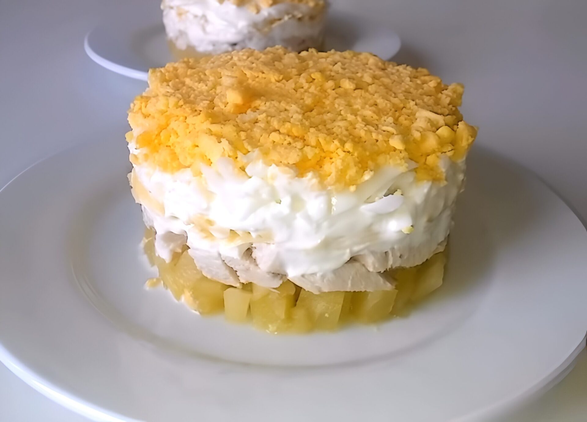 Ананасовый салат с курицей
