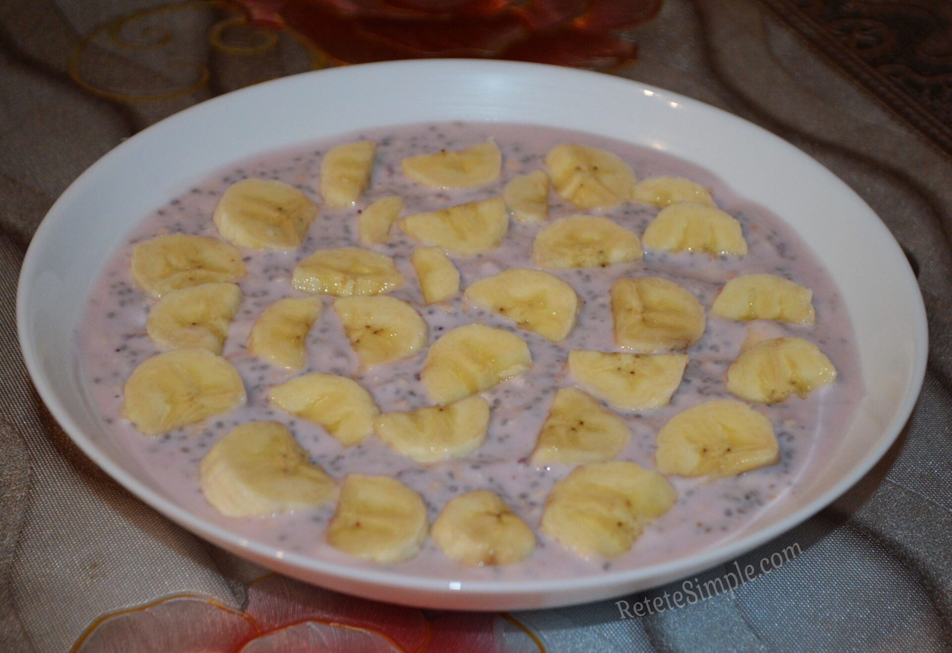 Budinca de ovaz cu chia si banane poza