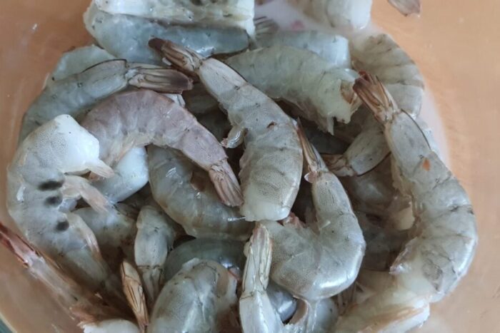 Enjuagar las gambas