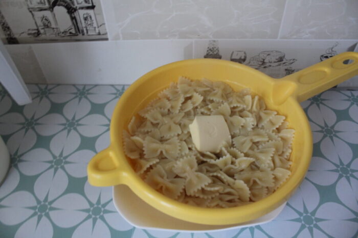 Hervir la pasta hasta que esté completamente cocida
