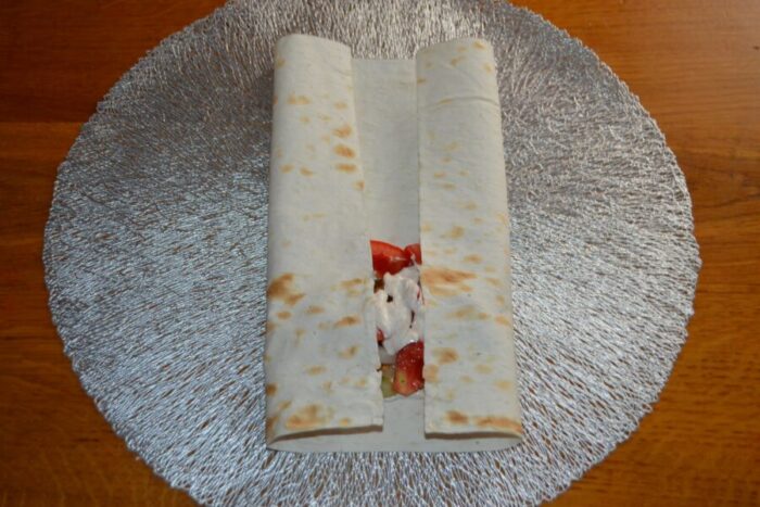 Pliega los bordes del lavash