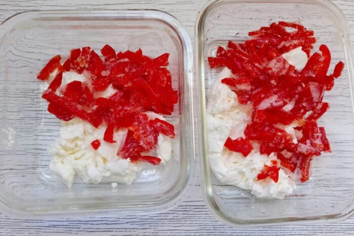 Cortar el pimiento y añadirlo