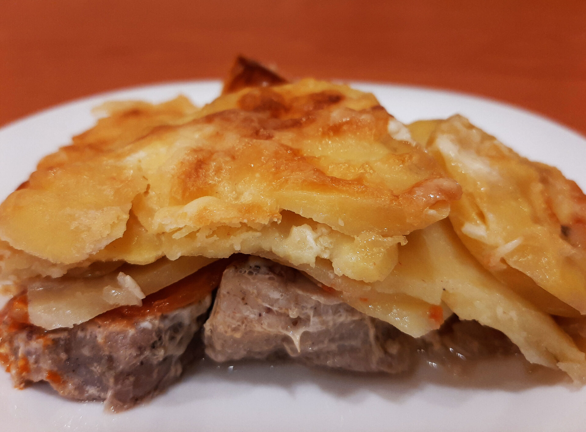 Carne “a la francesa” con patatas al horno