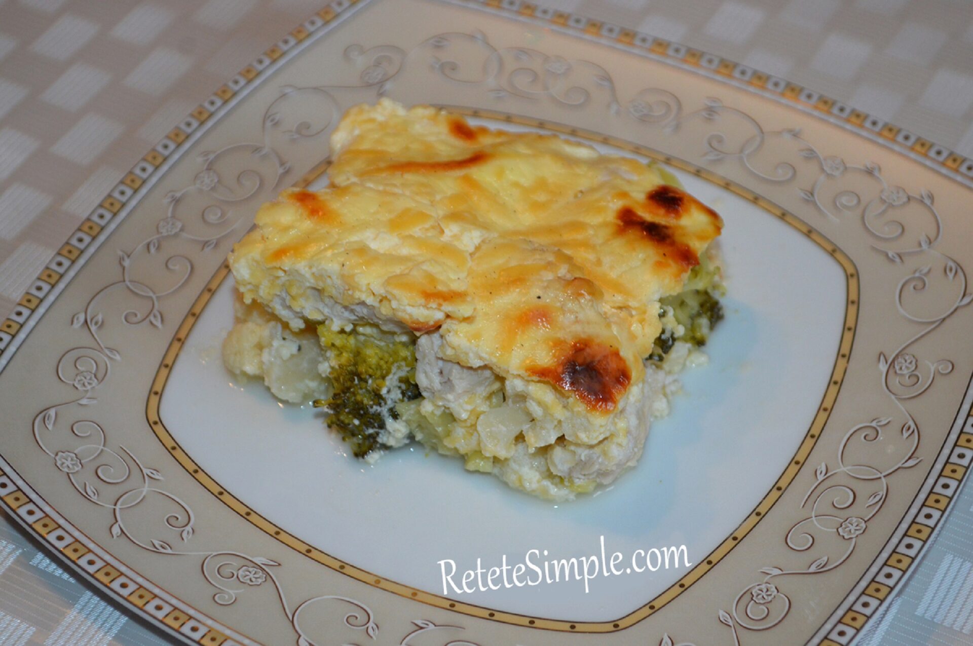 Cazuela de brócoli y coliflor con pollo al horno