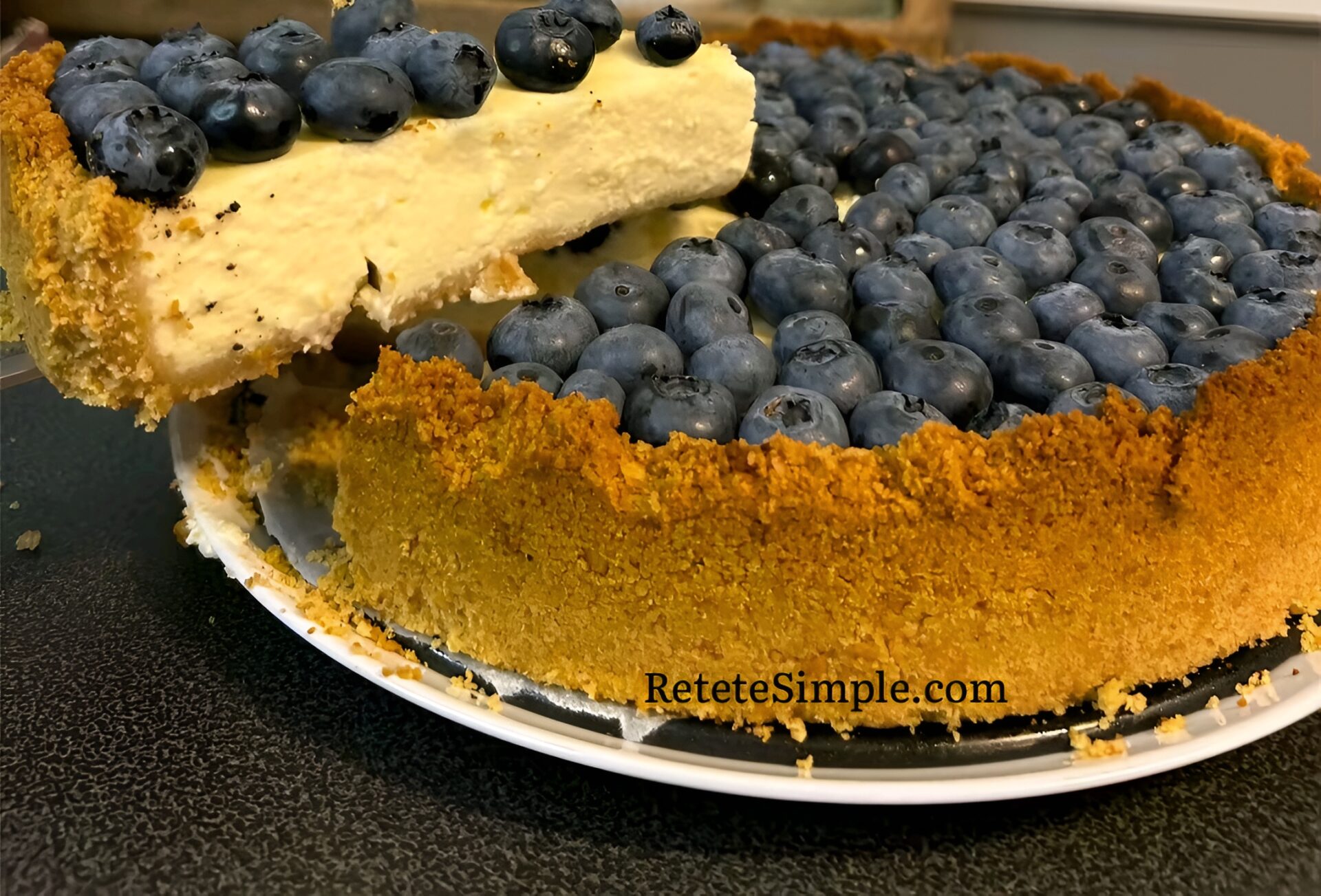 Tarta de queso al horno con arándanos
