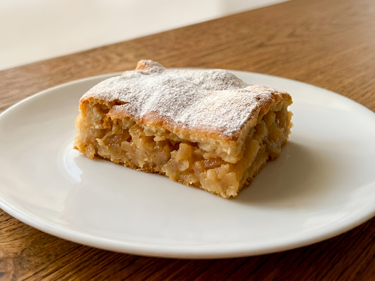 Simple Fluffy Apple Cake