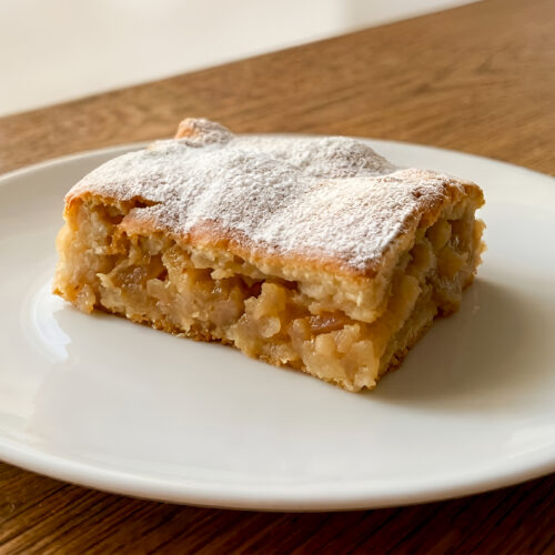 Simple Fluffy Apple Cake