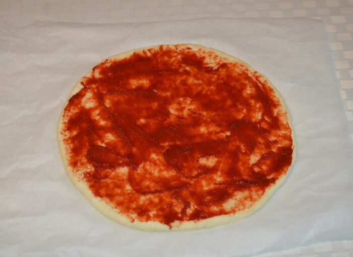 Pizza base spread with tomato paste or pizza sauce